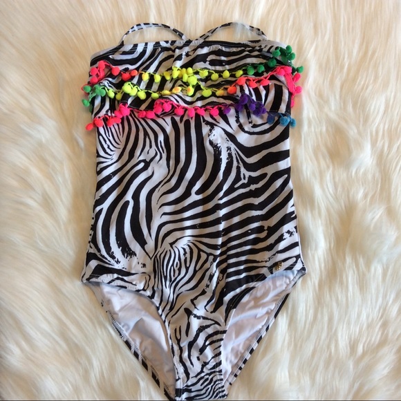 New PilyQ African Rays Pom Pom Ruffle Swimsuit 14 - Picture 3 of 8